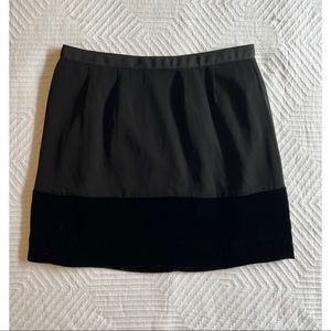 Banana Republic Skirt - size 2 - black with ribbon waist band and velvet trim